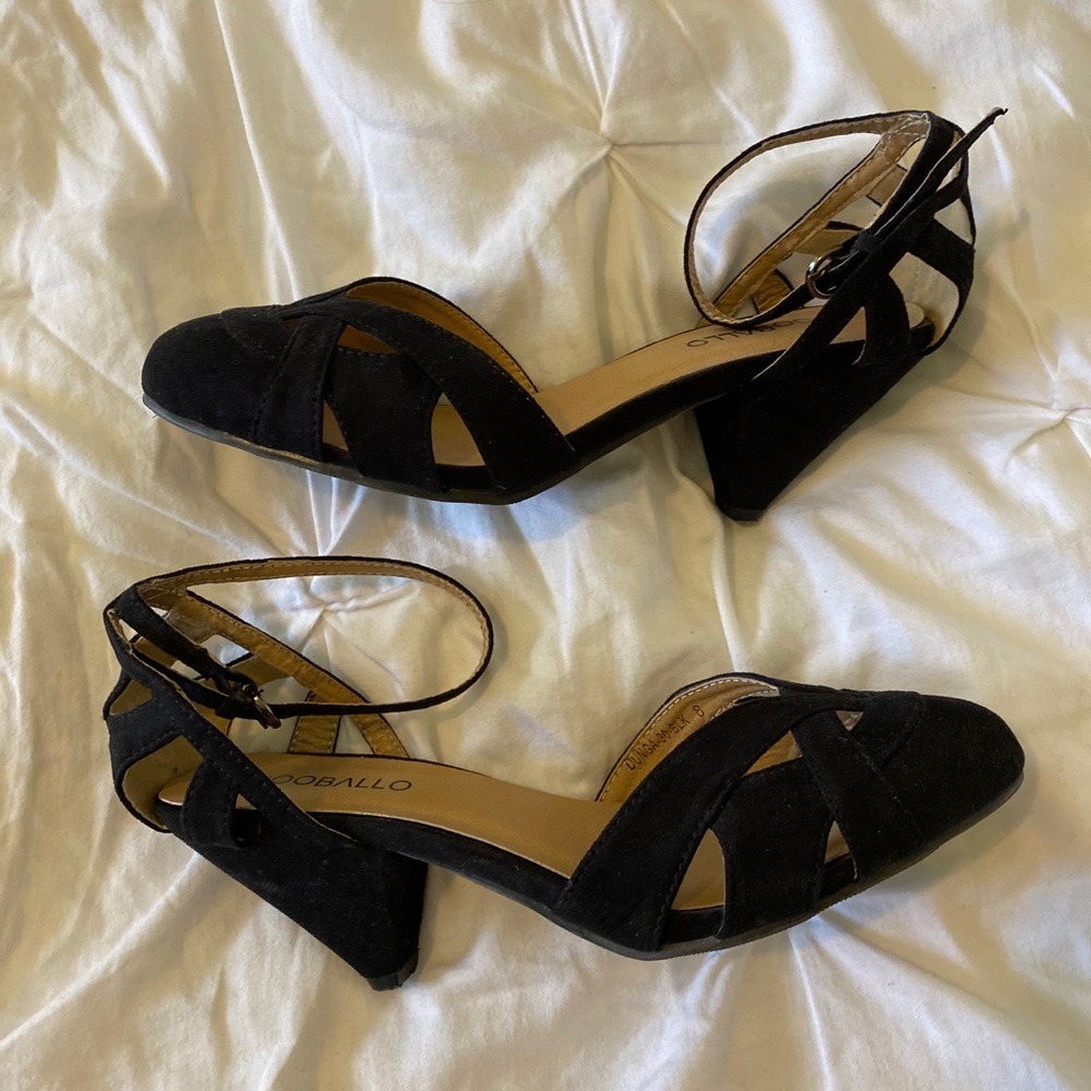 Super cute kitten heels!